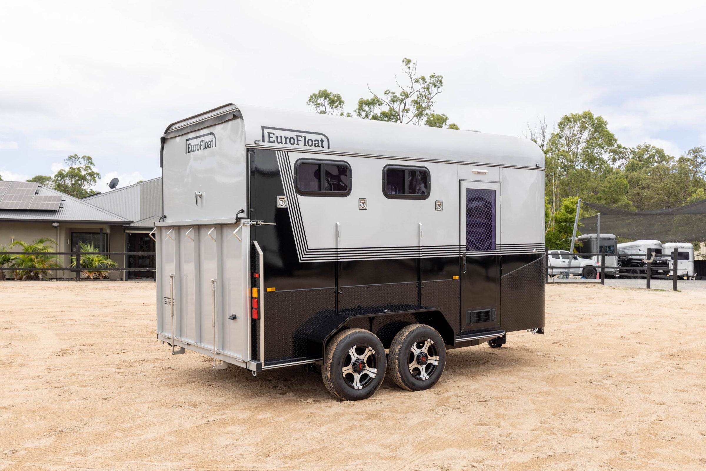 2 Horse Angle Load Camper Float L860 SN
