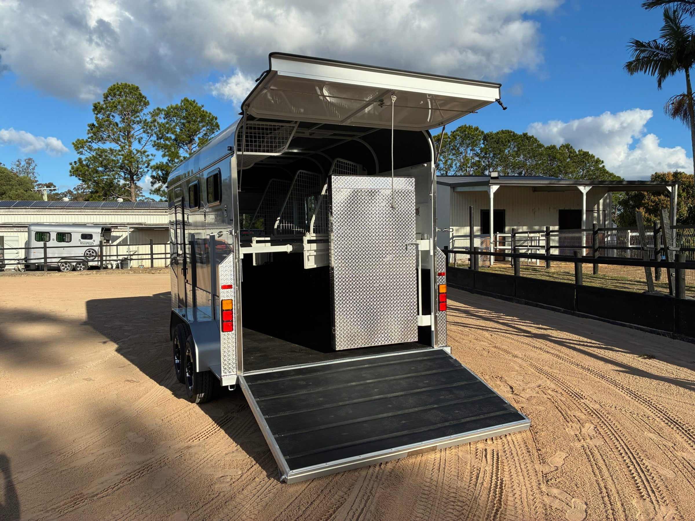 2 Horse Angle Load Camper Float L860 SN