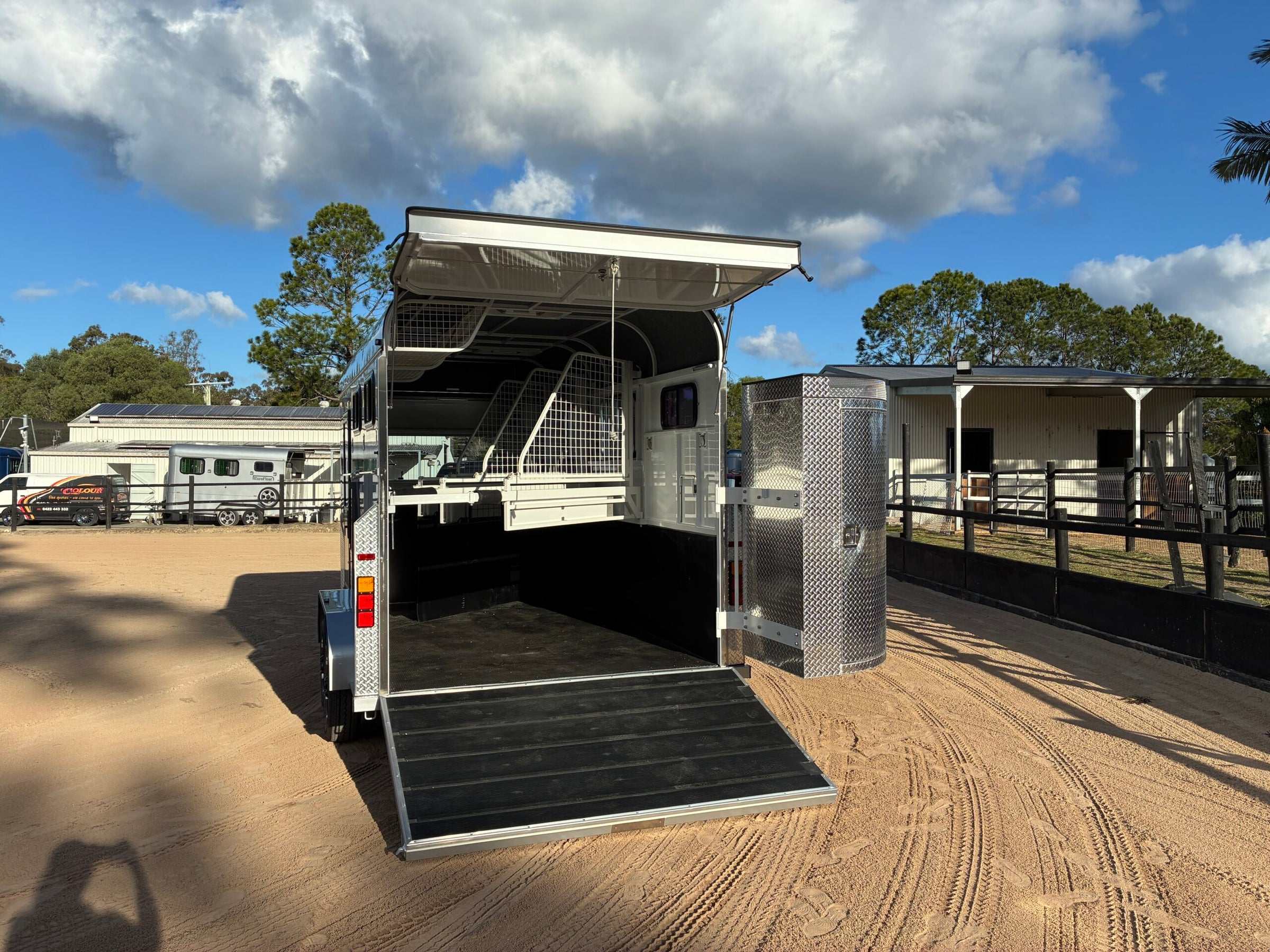 2 Horse Angle Load Camper Float L860 SN