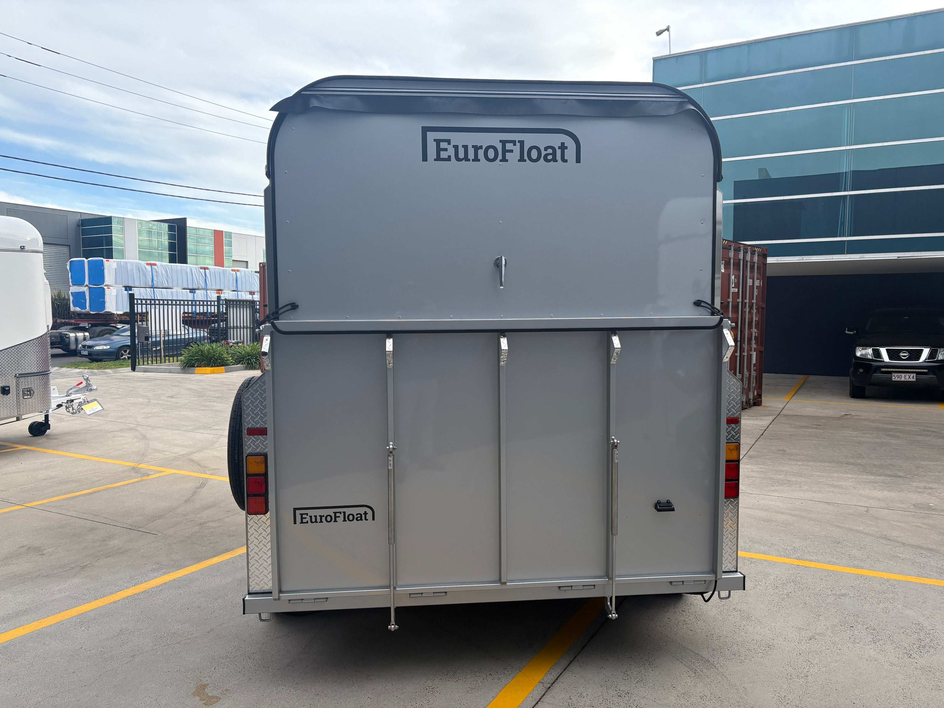2 Horse Angle Load Camper Float L860 SN - Image 19