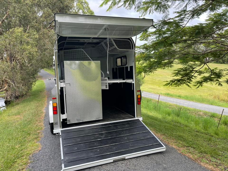 2 Horse Angle Load Camper Float Mid Overnighter SN 2.0 771.B