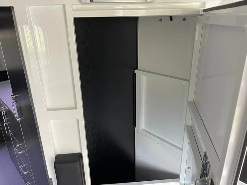 2 Horse Angle Load Camper Float Mid Overnighter SN 2.0 771.B