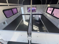 2 Horse Straight Load Float S SN - Image 15