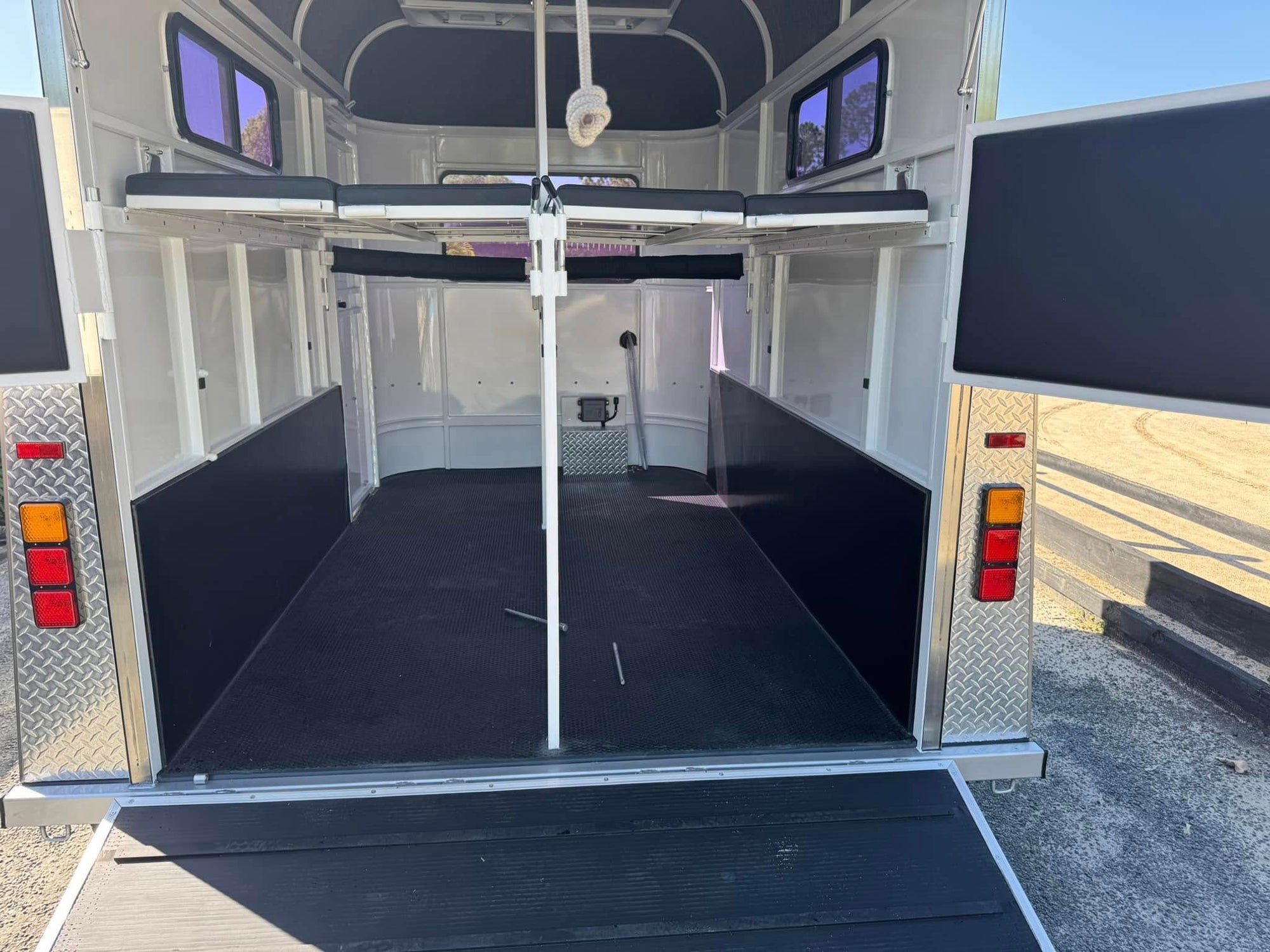 2 Horse Straight Load Float S SN