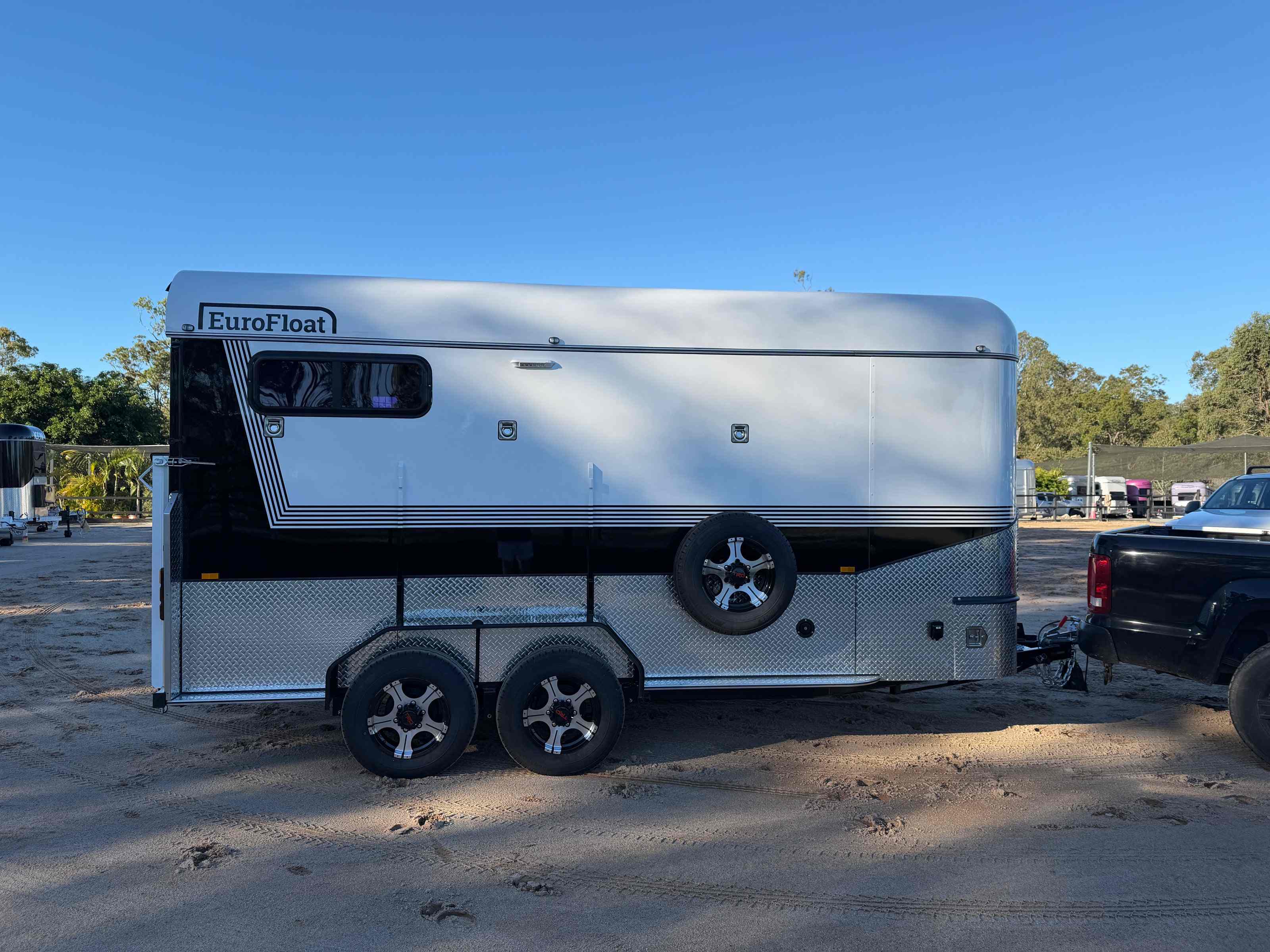 2 Horse Angle Load Camper Float Compact Overnighter SN 2.1