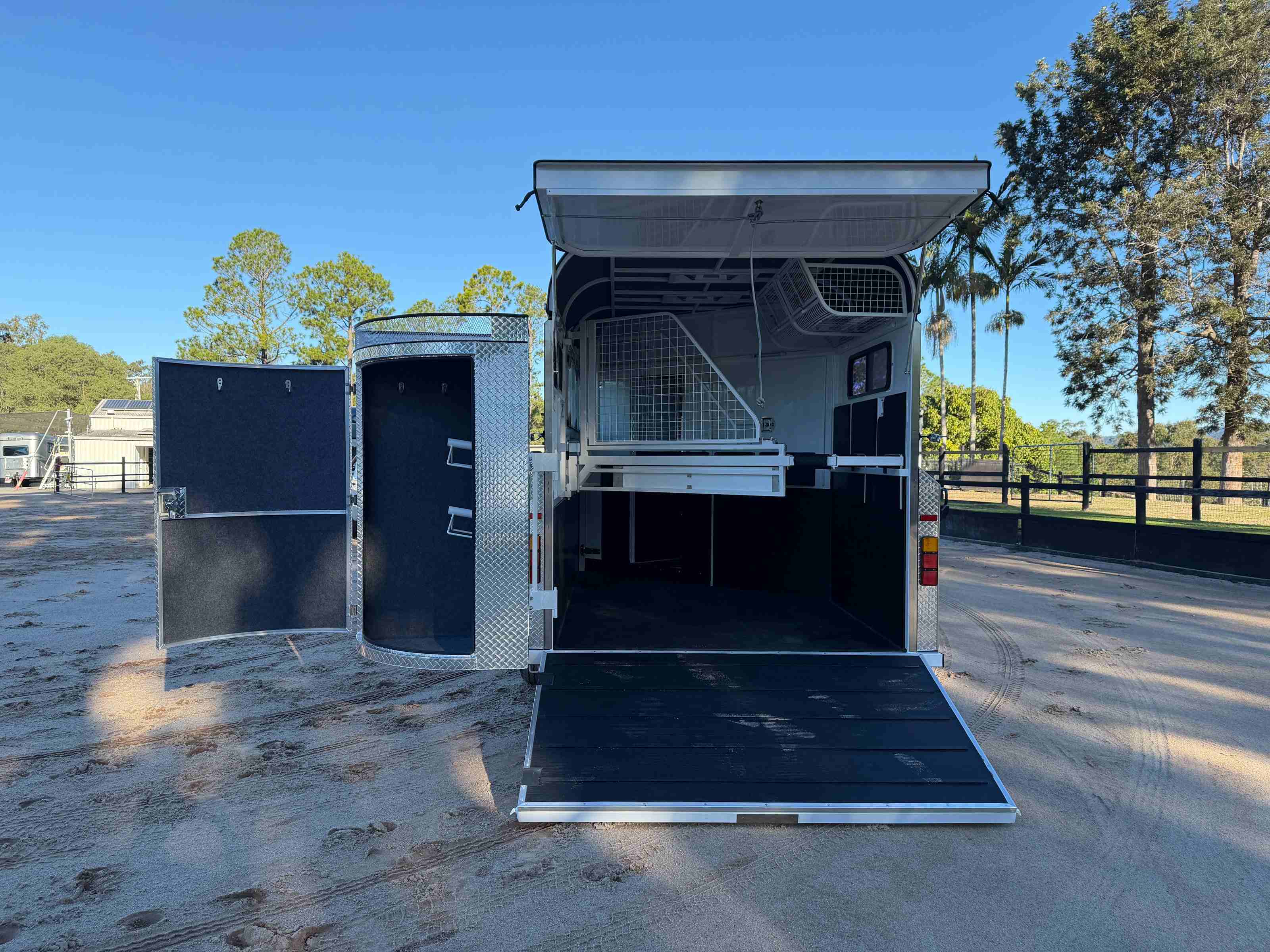 2 Horse Angle Load Camper Float Compact Overnighter SN 2.1