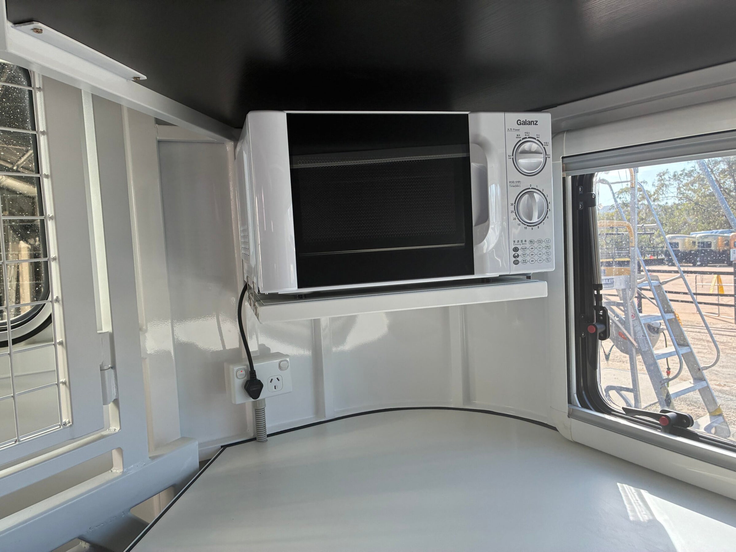 3 Horse Angle Load Camper Float L500 SN Eventer - Image 19