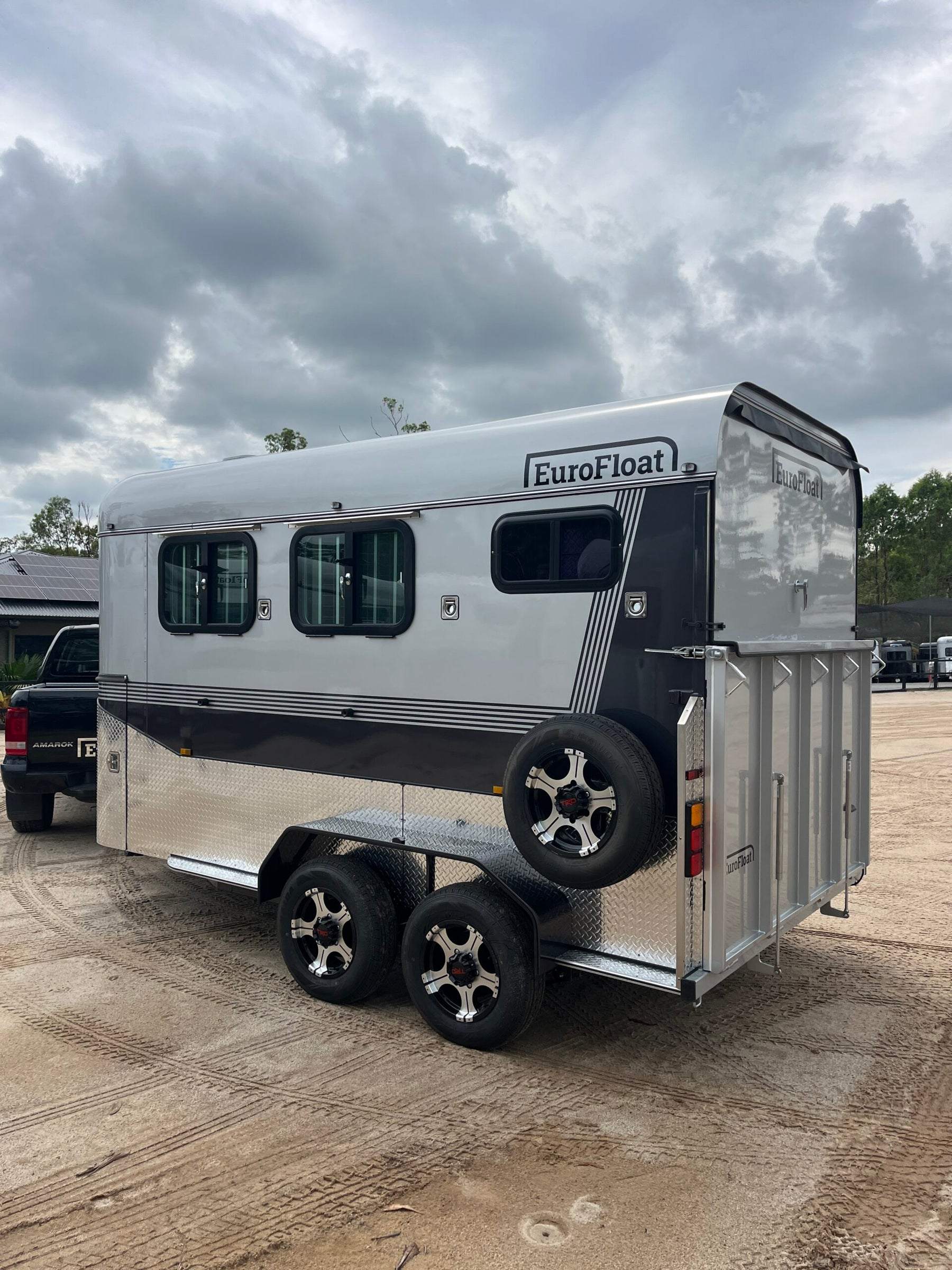 2 Horse Angle Load Camper Float L860 SN