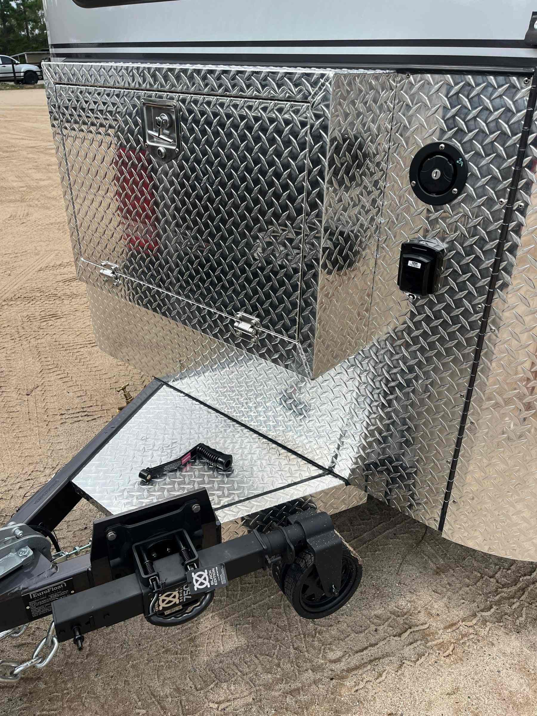2 Horse Angle Load Camper Float L860 SN