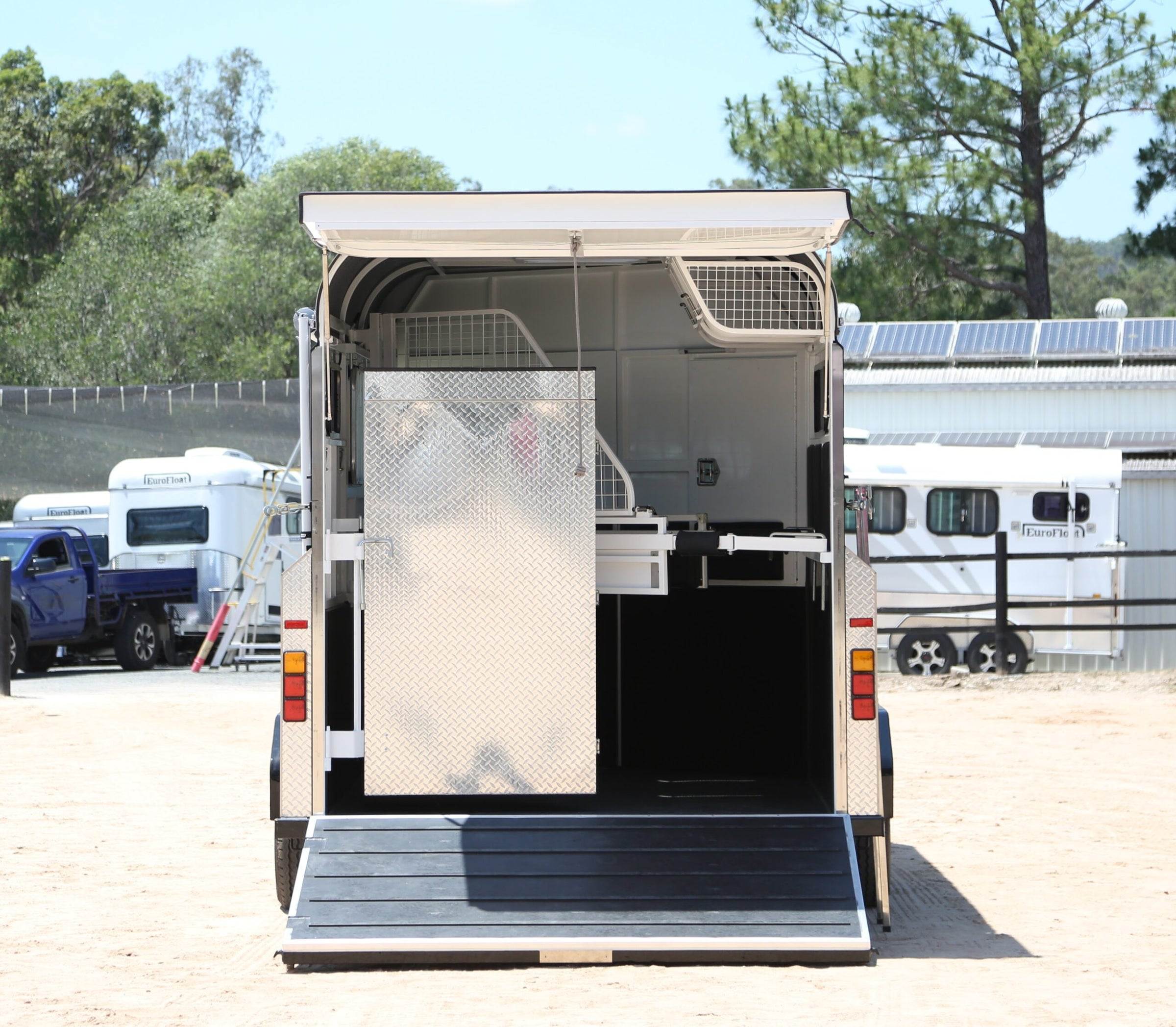 2 Horse Angle Load Camper Float Compact Overnighter SN 2.1