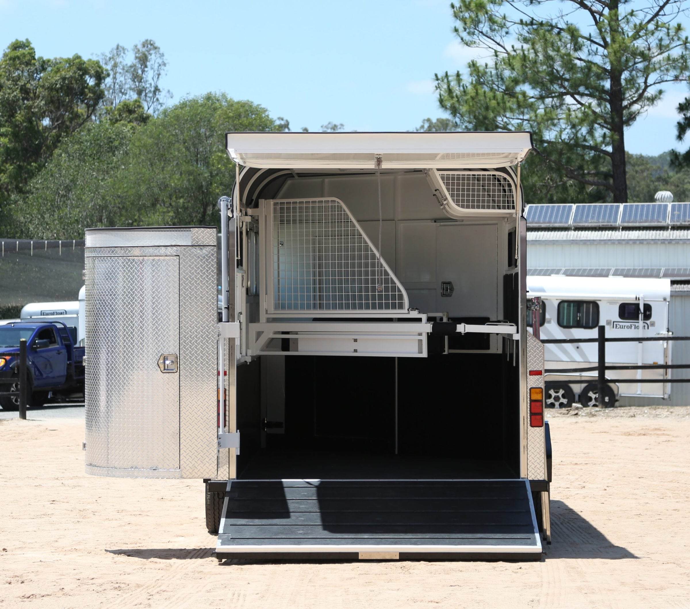 2 Horse Angle Load Camper Float Compact Overnighter SN 2.1