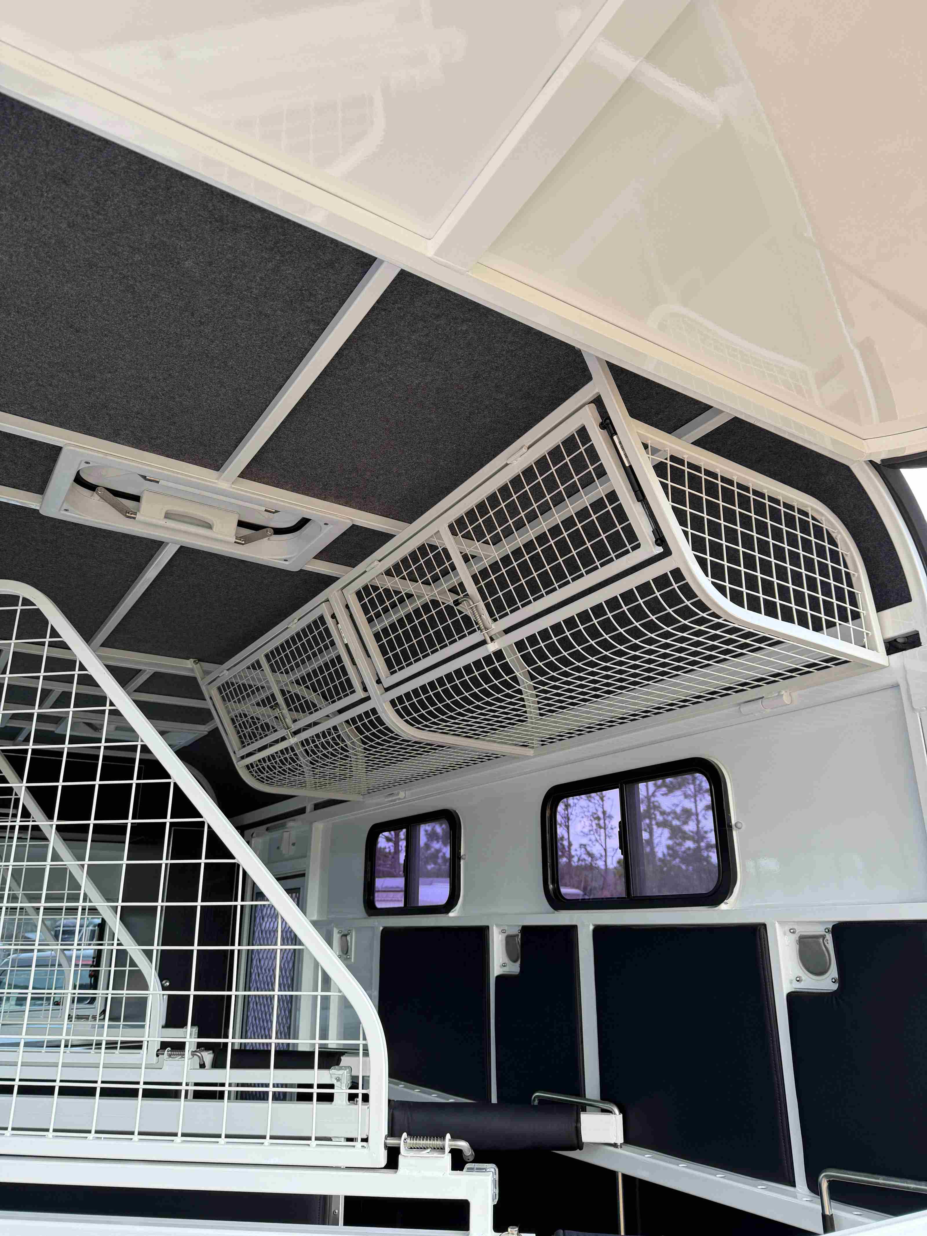 2 Horse Angle Load Camper Float L860 SN - Image 12