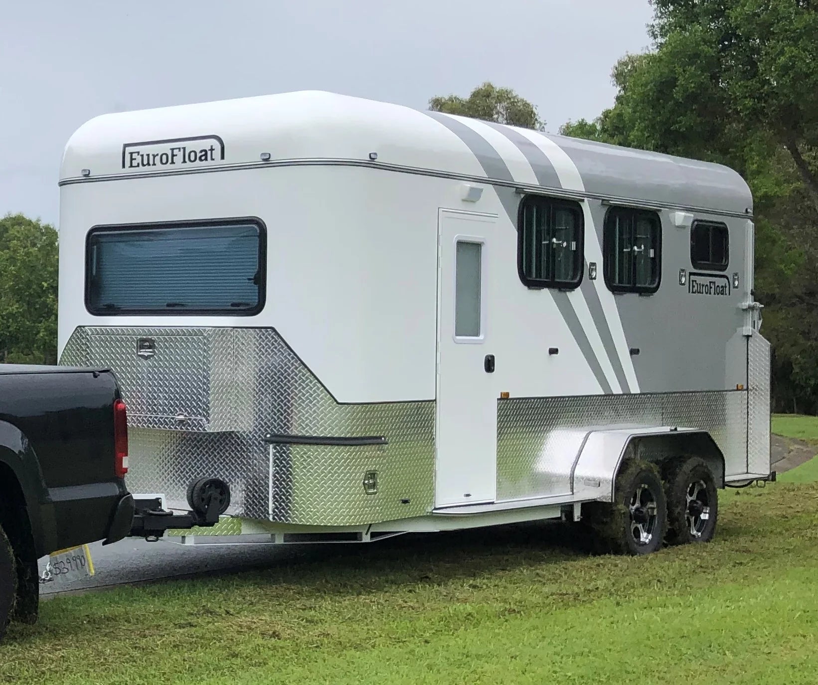 2 Horse Angle Load Camper Float Ultimate Overnighter SN 2.1 - Image 3