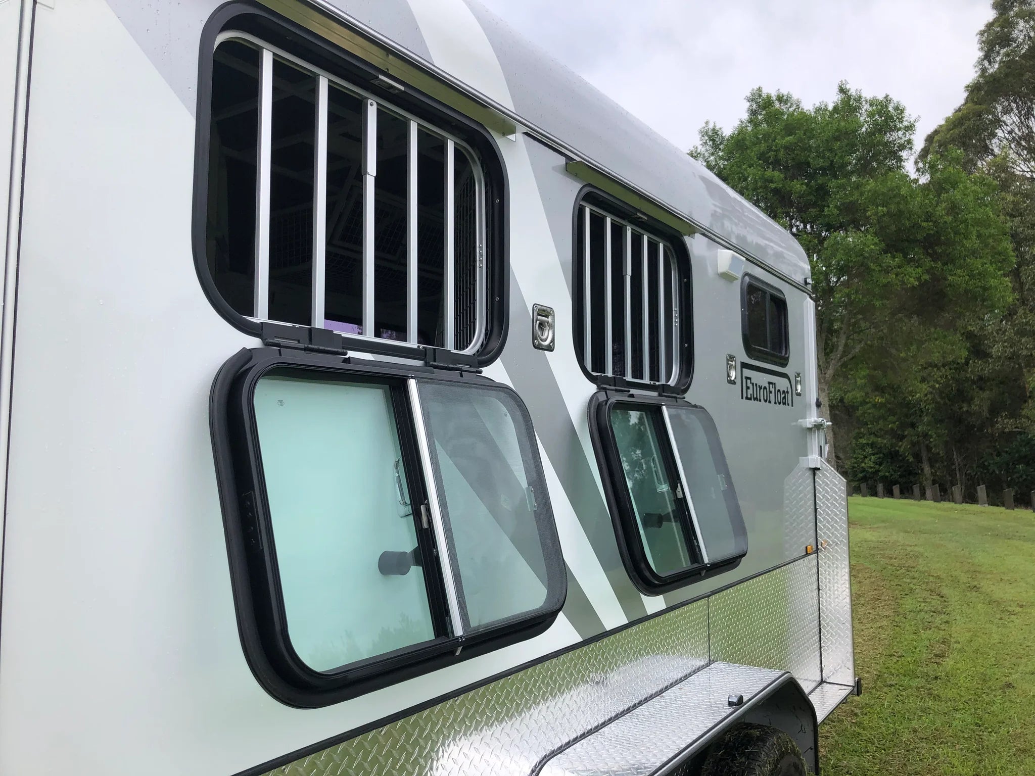 2 Horse Angle Load Camper Float Ultimate Overnighter SN 2.1 - Image 4