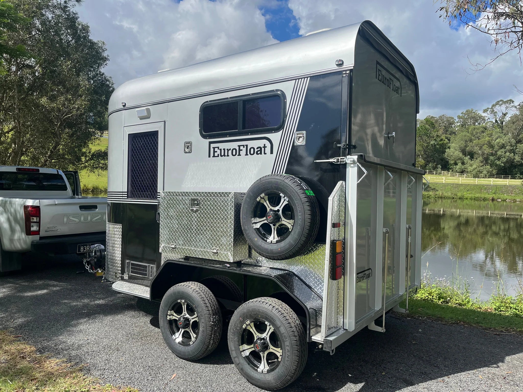 2 Horse Straight Load Camper Float L600 RN - Image 6