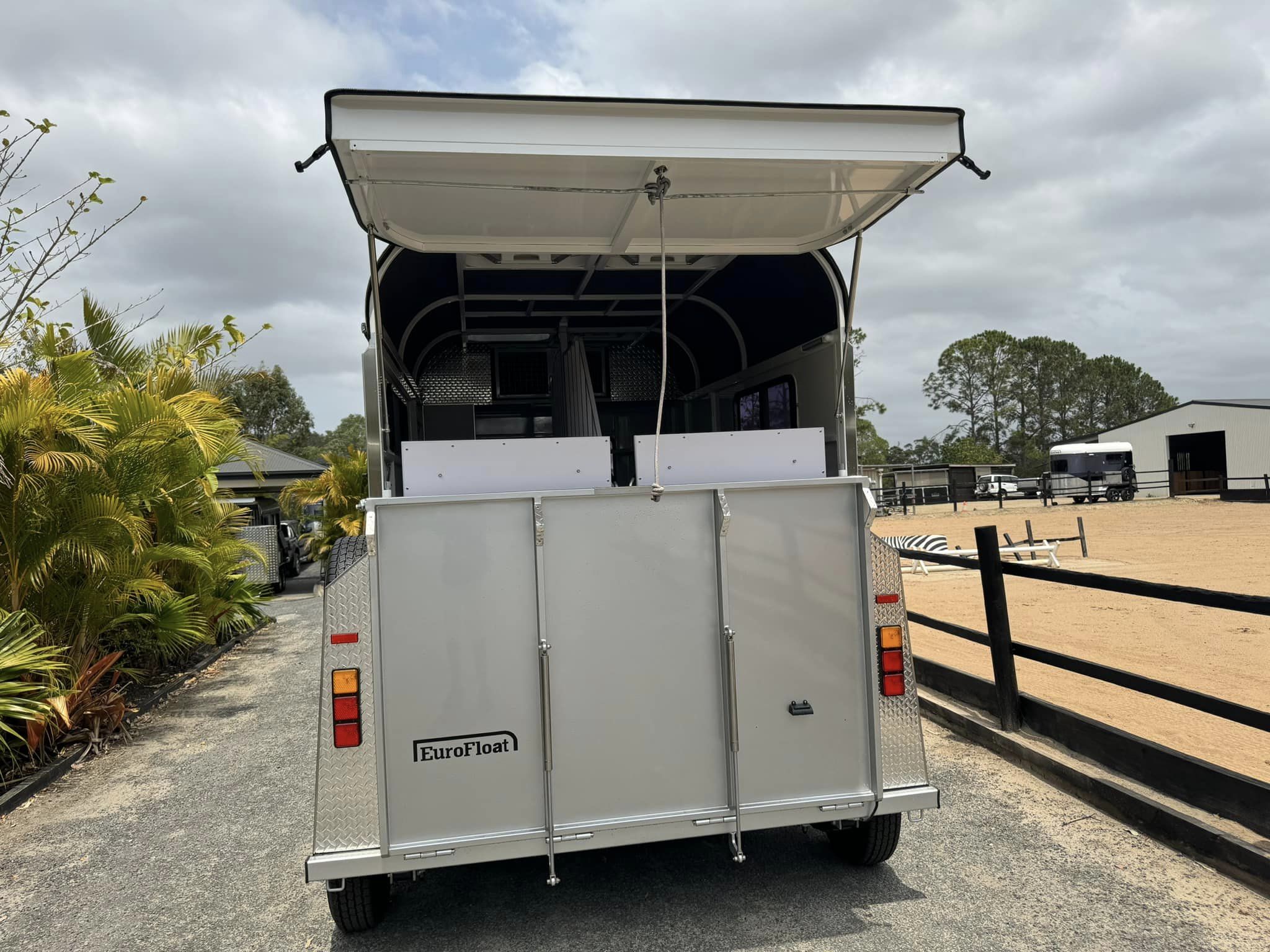 2 Horse Straight Load Float L500 SN - Image 5